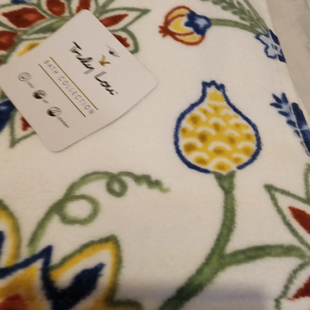 Truly Lou S/2 BathTowels Elegant Multicolored Floral Jacobean 100% Cotton
